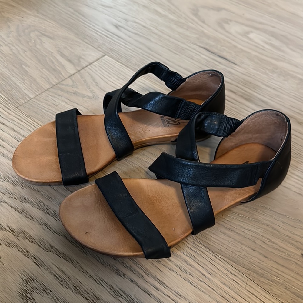 Miz Mooz Ainsley Leather black sandals